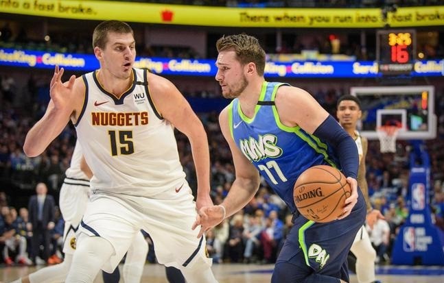  约基奇狂揽40+三双，掘金横扫森林狼  